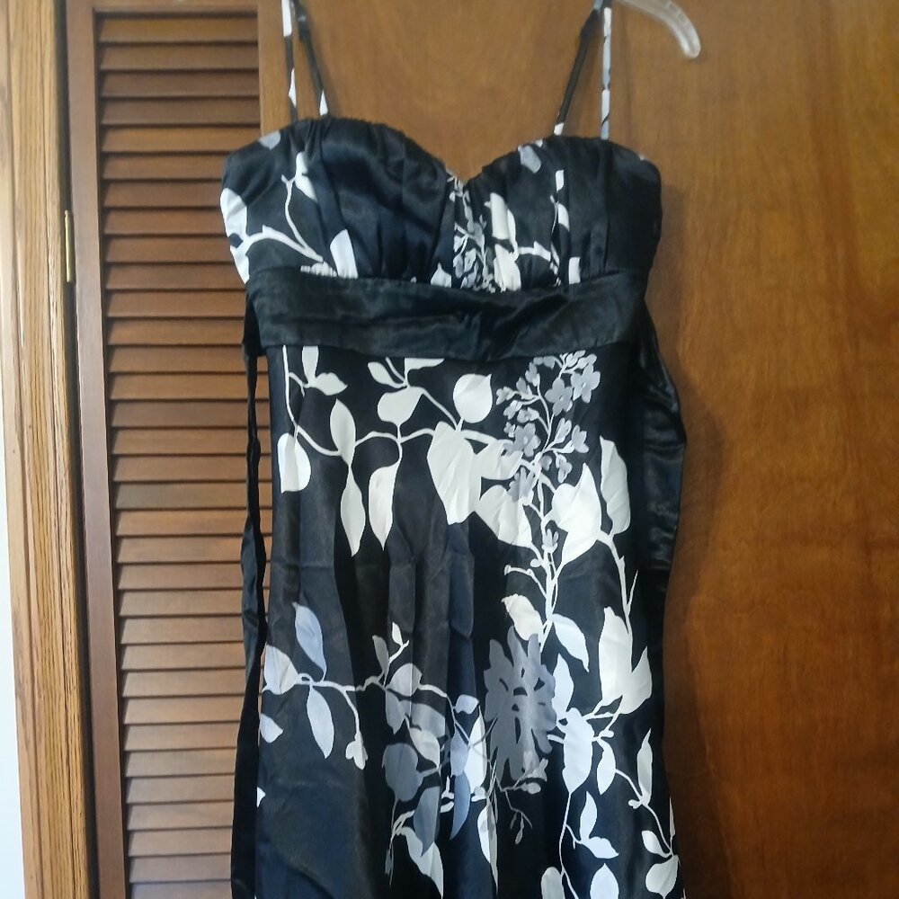 Speechless size 3 black with black satin trim and flower print